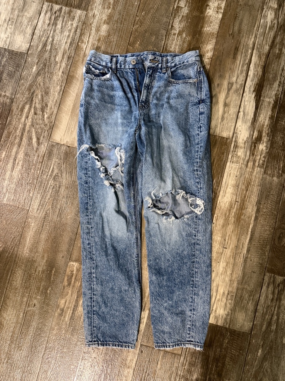 American Eagle Outfitters Distressed Light Blue Relaxed Jeans